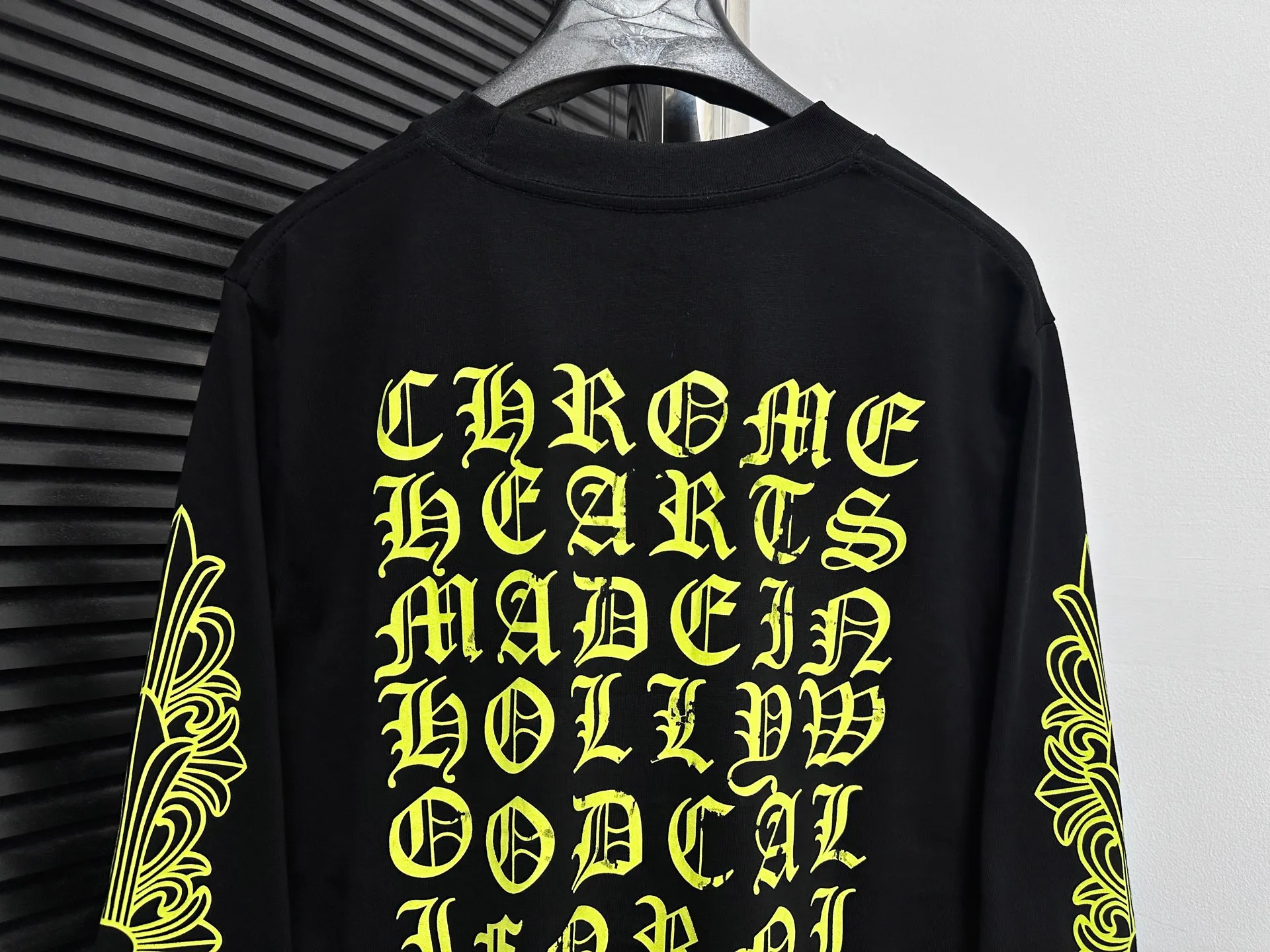 🅿️230 [Come Hearts] Crow Heart Graffiti Letters Limited Sanskrit Printed Long Sleeves, High Weight Threads on Collar and Cuffs, Custom Weaved and Dyed 280g Double Yarn Pure Cotton Fabric, Washed Anti-Counterfeiting Tags and other auxiliary labels are all correct versions, super conspicuous, super pretty, super stylish, same style for men and women! The overall upper body highlights fashion and individuality, and when worn together by a couple, it is a recommended T-shirt by the Street Ace!! Same style for men and women Size: XS-L